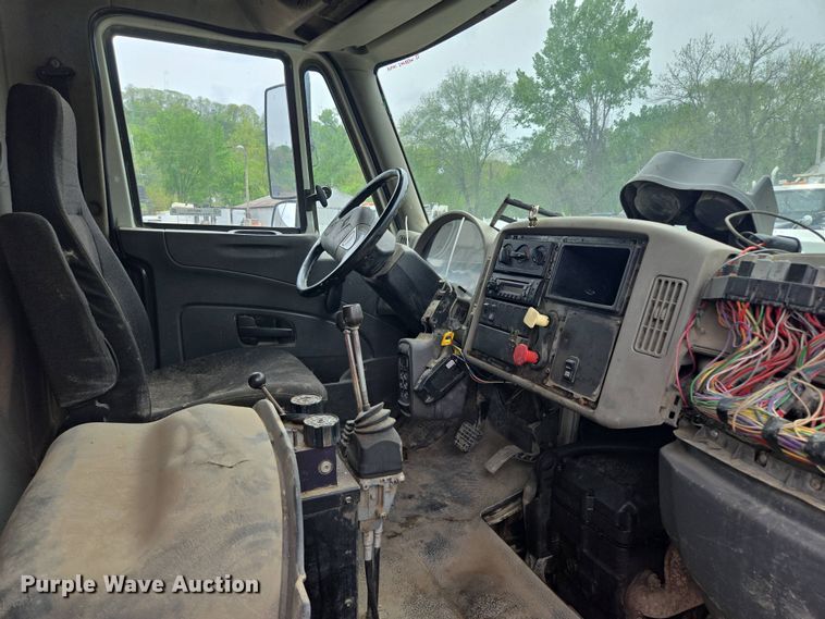 image for item EM7172 2009 International  7400 dump truck