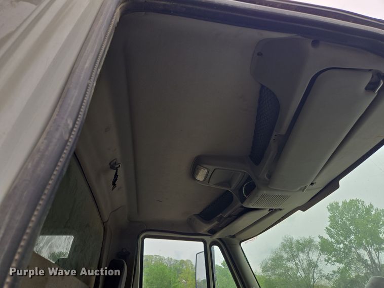 image for item EM7172 2009 International  7400 dump truck