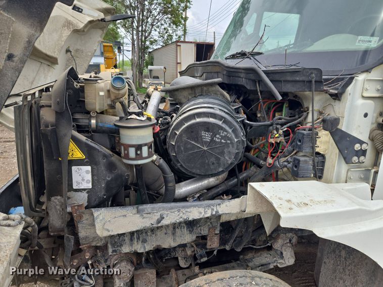 image for item EM7172 2009 International  7400 dump truck