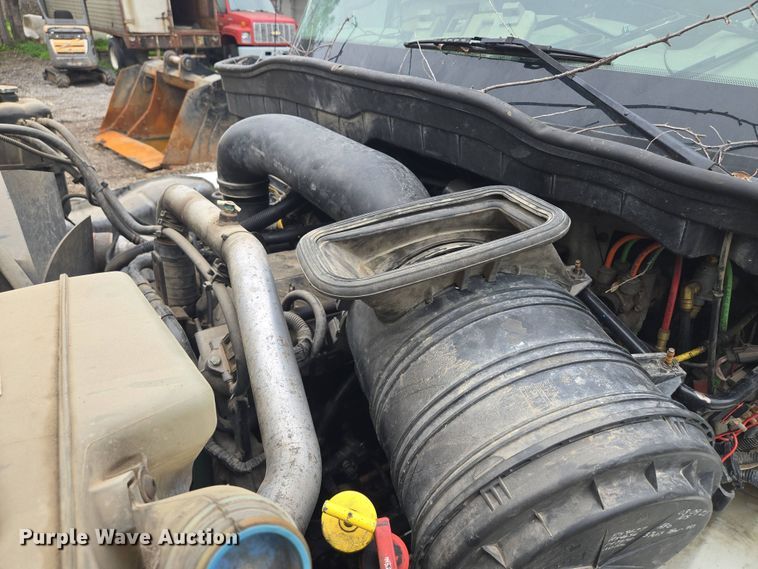 image for item EM7172 2009 International  7400 dump truck