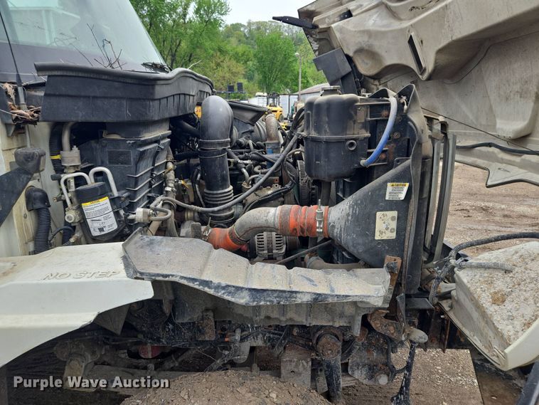 image for item EM7172 2009 International  7400 dump truck