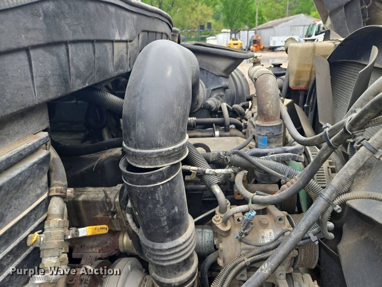 image for item EM7172 2009 International  7400 dump truck