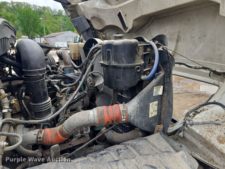 image for item EM7172 2009 International  7400 dump truck