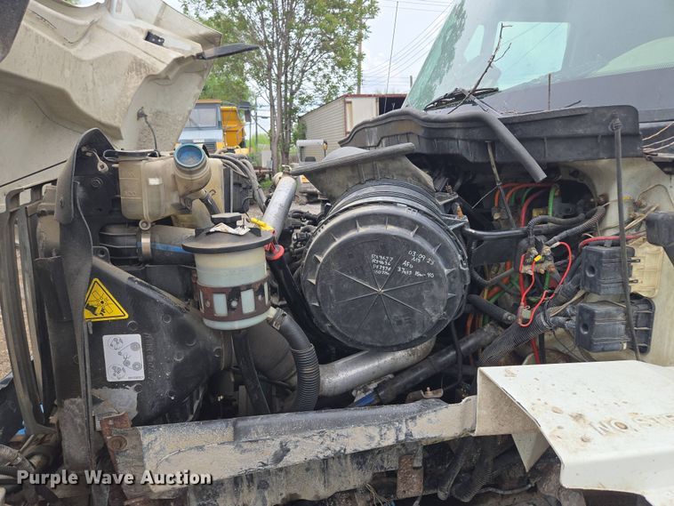 image for item EM7172 2009 International  7400 dump truck