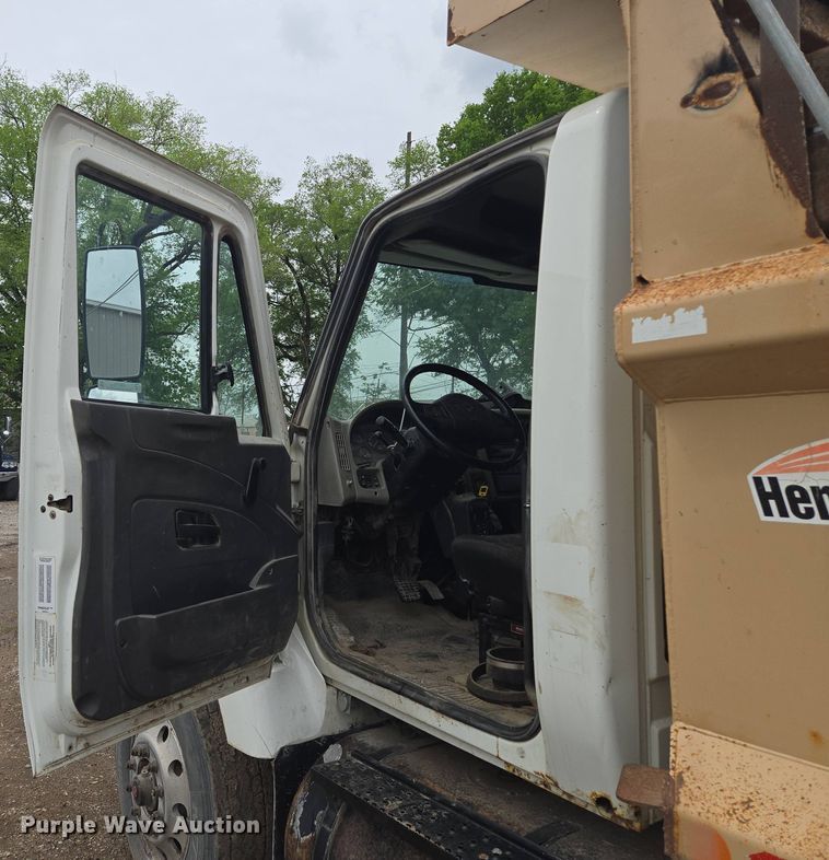 image for item EM7172 2009 International  7400 dump truck