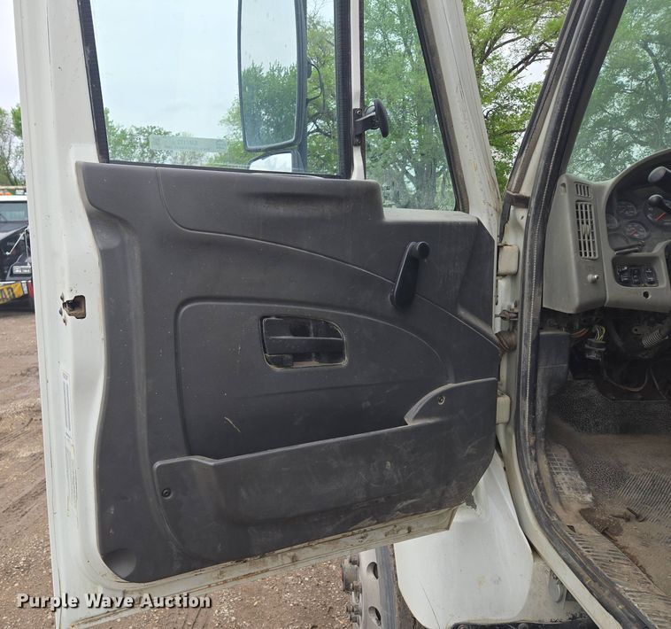 image for item EM7172 2009 International  7400 dump truck