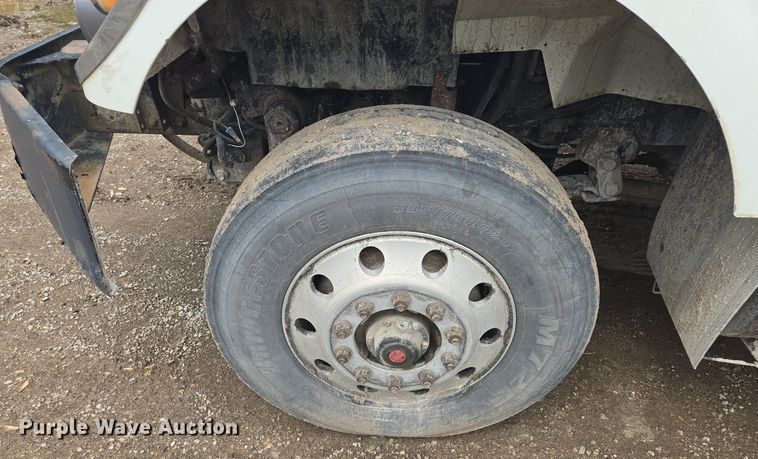 image for item EM7172 2009 International  7400 dump truck