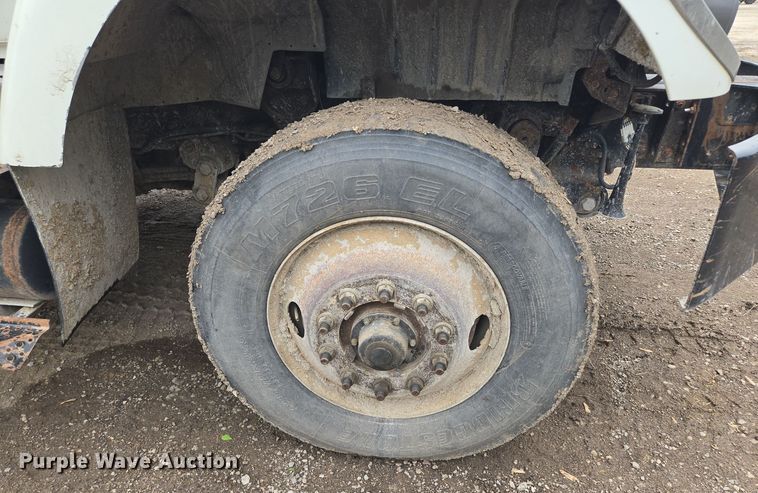 image for item EM7172 2009 International  7400 dump truck