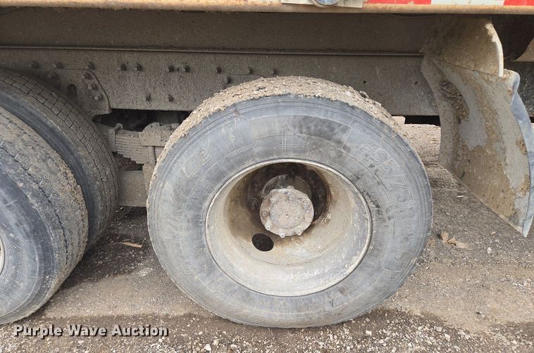 image for item EM7172 2009 International  7400 dump truck