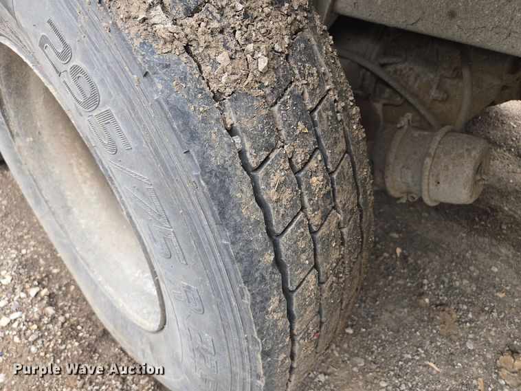 image for item EM7172 2009 International  7400 dump truck