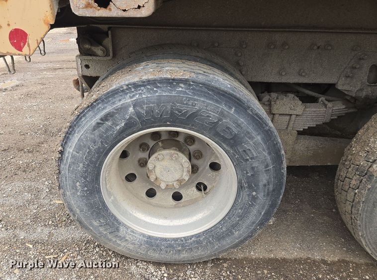 image for item EM7172 2009 International  7400 dump truck