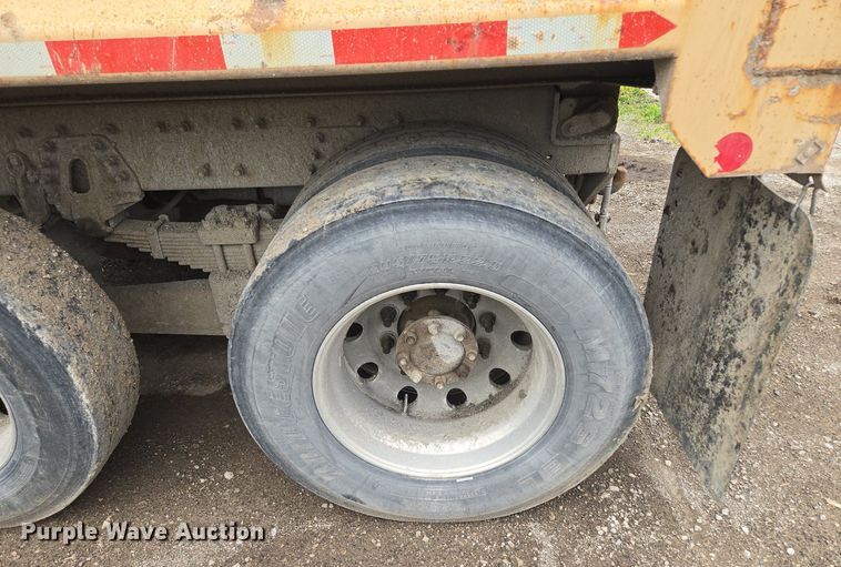 image for item EM7172 2009 International  7400 dump truck