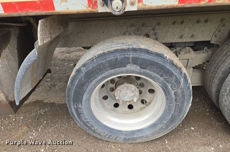 image for item EM7172 2009 International  7400 dump truck