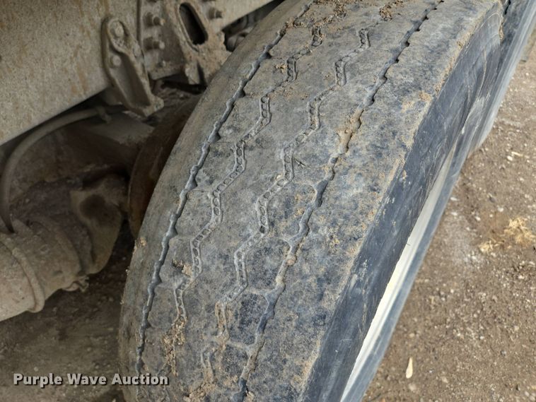 image for item EM7172 2009 International  7400 dump truck