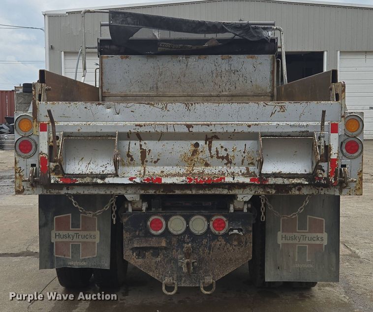 image for item EM7173 2004 GMC  T7500 dump truck