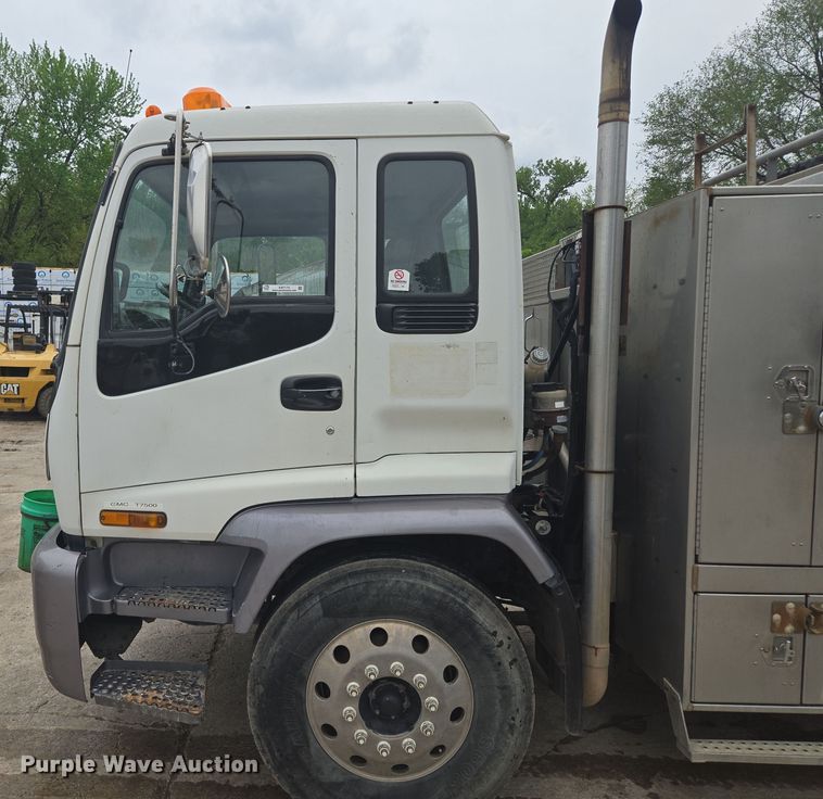 image for item EM7173 2004 GMC  T7500 dump truck