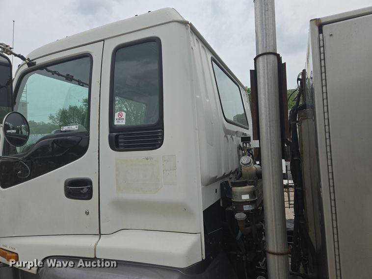 image for item EM7173 2004 GMC  T7500 dump truck