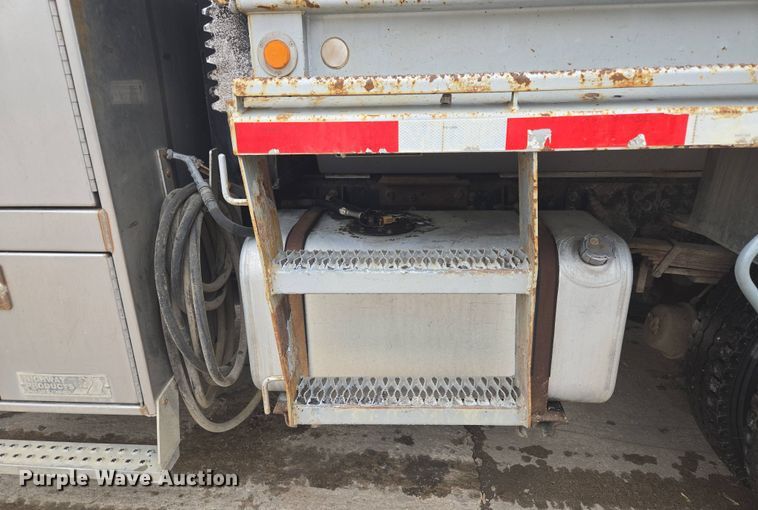 image for item EM7173 2004 GMC  T7500 dump truck