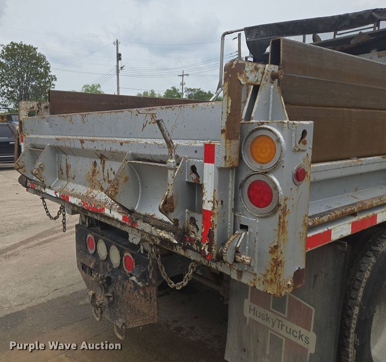 image for item EM7173 2004 GMC  T7500 dump truck