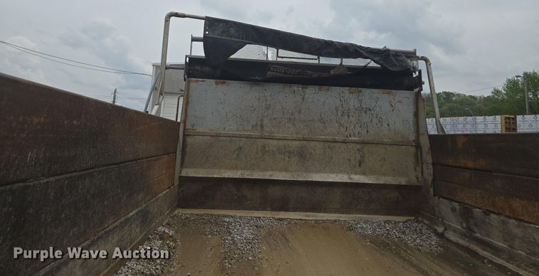 image for item EM7173 2004 GMC  T7500 dump truck