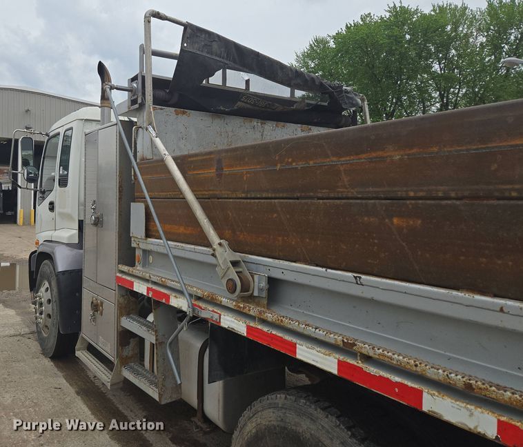 image for item EM7173 2004 GMC  T7500 dump truck