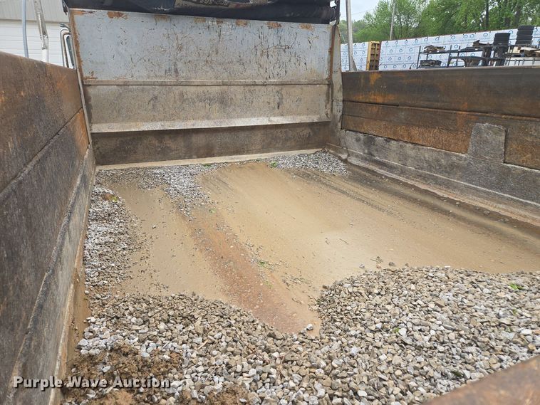 image for item EM7173 2004 GMC  T7500 dump truck