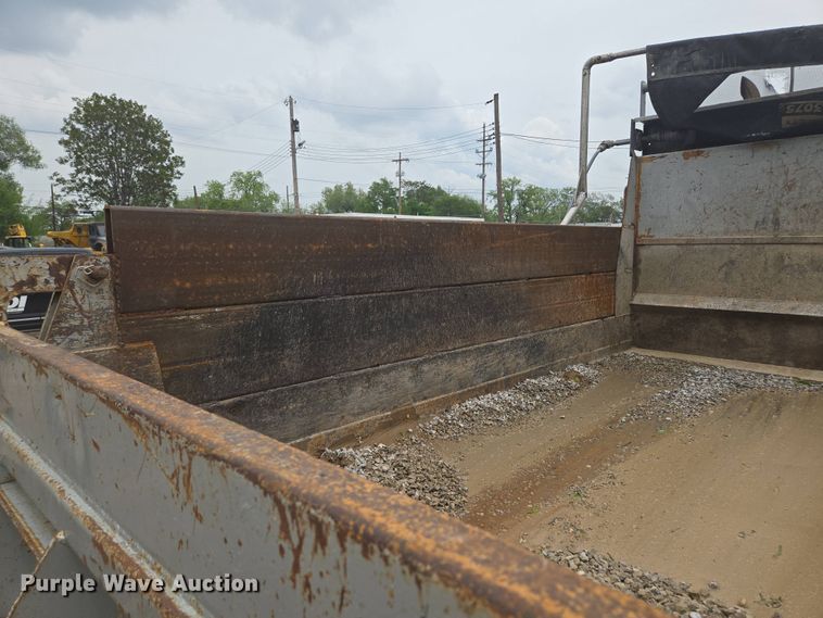 image for item EM7173 2004 GMC  T7500 dump truck