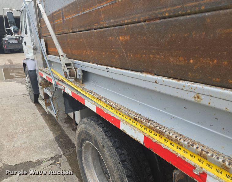 image for item EM7173 2004 GMC  T7500 dump truck