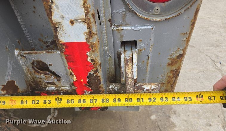 image for item EM7173 2004 GMC  T7500 dump truck