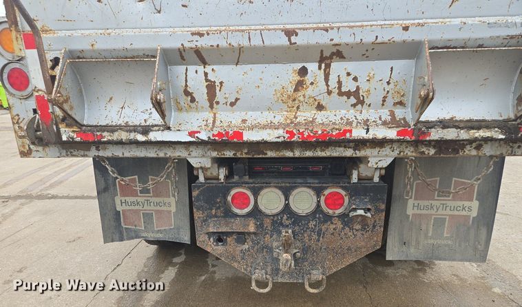 image for item EM7173 2004 GMC  T7500 dump truck
