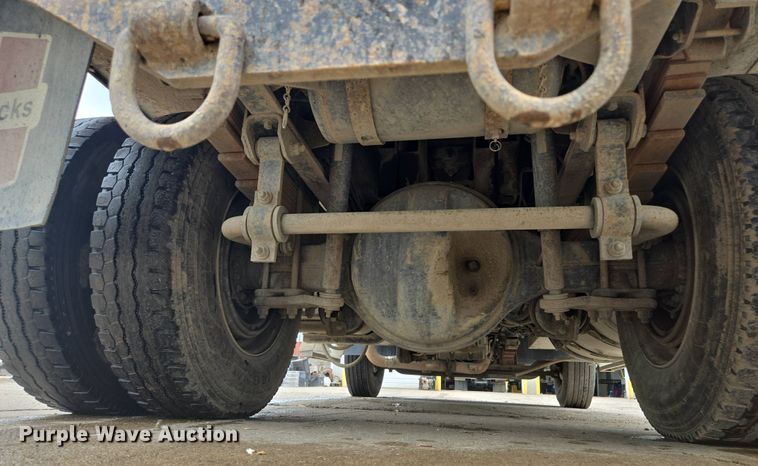 image for item EM7173 2004 GMC  T7500 dump truck