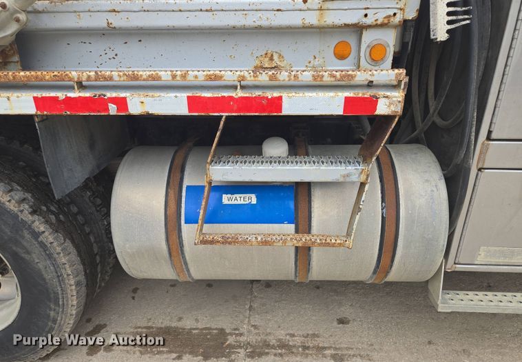 image for item EM7173 2004 GMC  T7500 dump truck