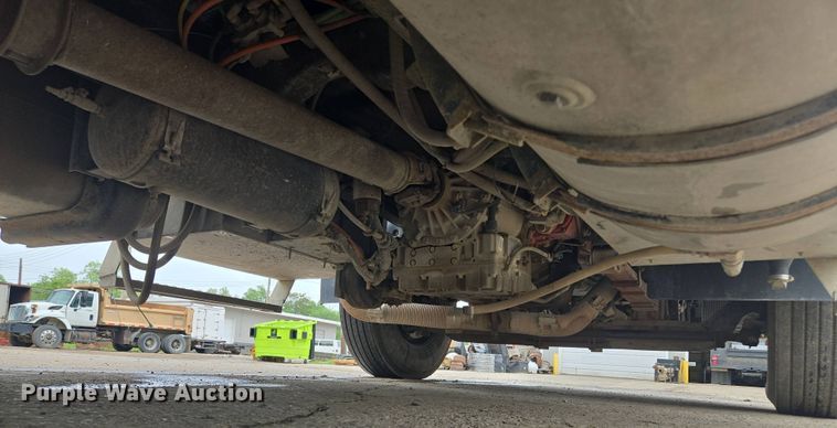 image for item EM7173 2004 GMC  T7500 dump truck