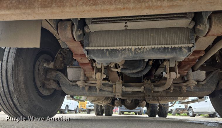 image for item EM7173 2004 GMC  T7500 dump truck