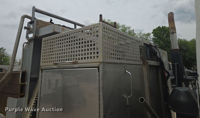 image for item EM7173 2004 GMC  T7500 dump truck