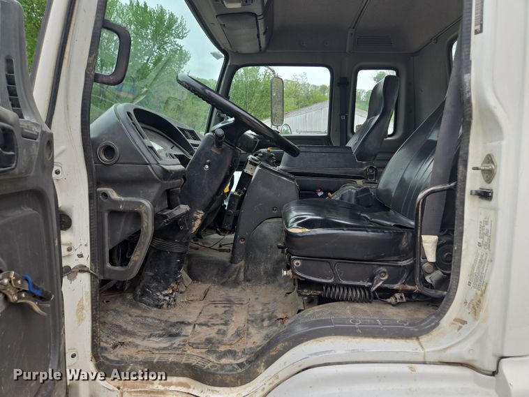 image for item EM7173 2004 GMC  T7500 dump truck