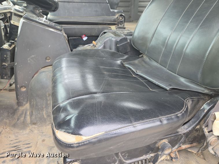 image for item EM7173 2004 GMC  T7500 dump truck