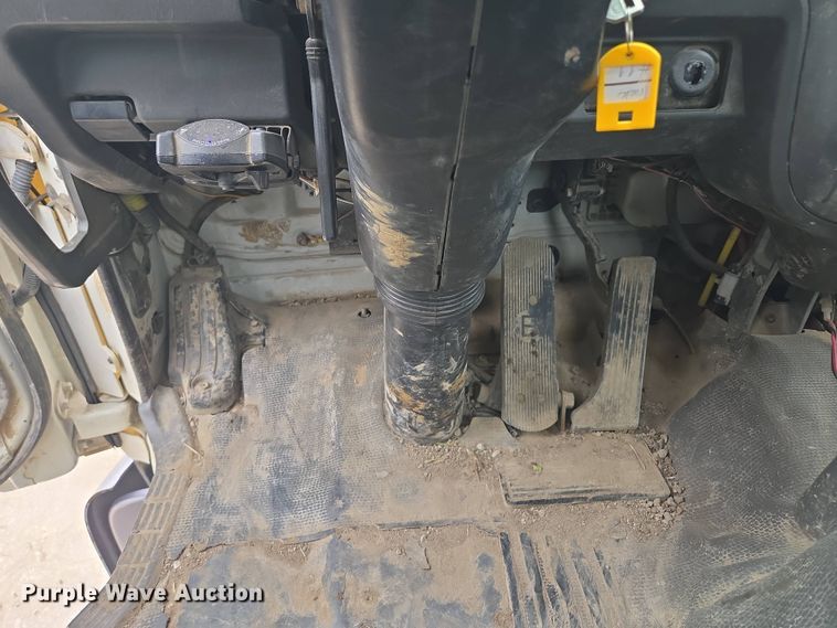 image for item EM7173 2004 GMC  T7500 dump truck