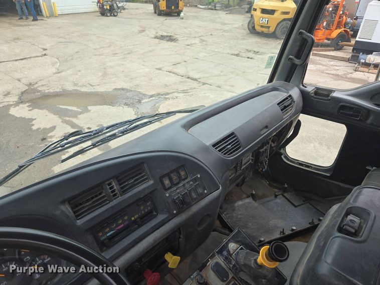 image for item EM7173 2004 GMC  T7500 dump truck