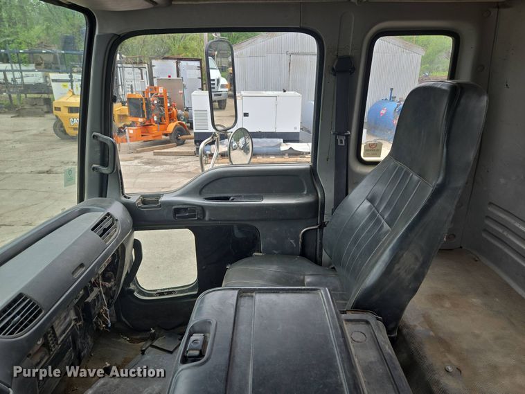 image for item EM7173 2004 GMC  T7500 dump truck