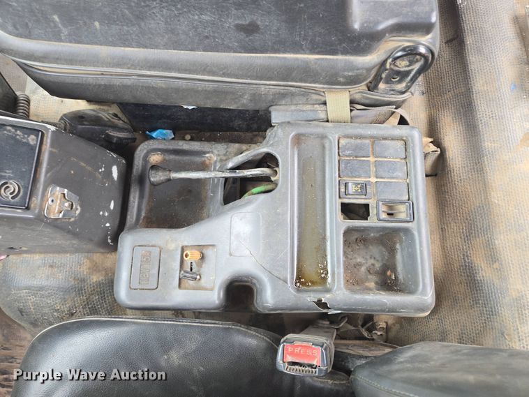 image for item EM7173 2004 GMC  T7500 dump truck