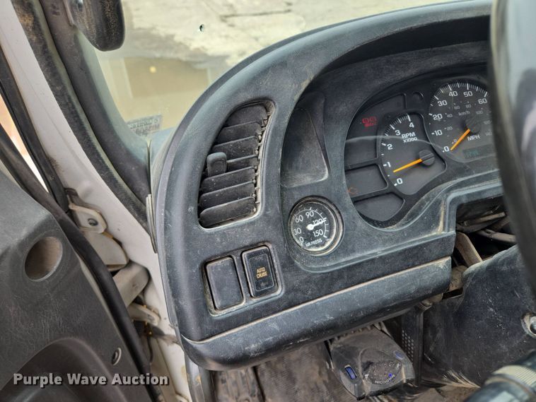 image for item EM7173 2004 GMC  T7500 dump truck