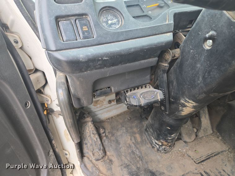 image for item EM7173 2004 GMC  T7500 dump truck