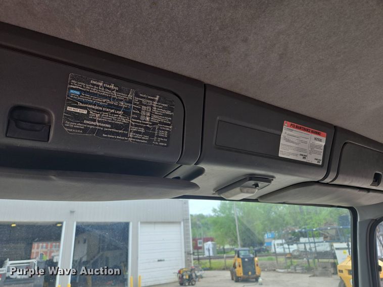 image for item EM7173 2004 GMC  T7500 dump truck