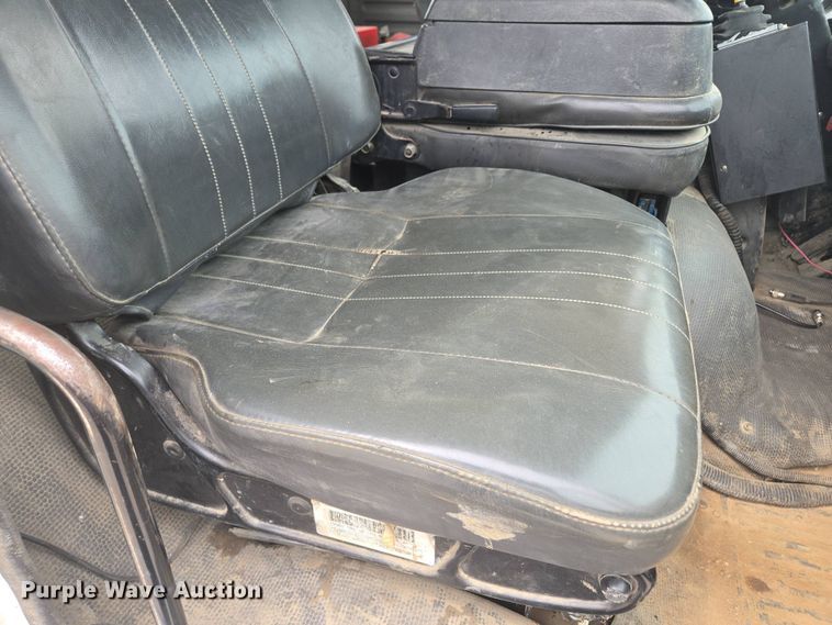 image for item EM7173 2004 GMC  T7500 dump truck