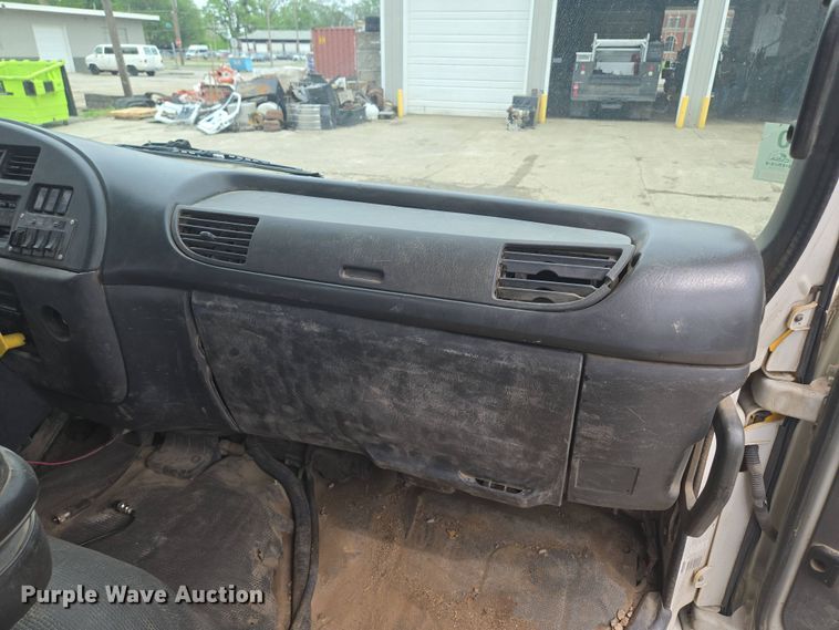 image for item EM7173 2004 GMC  T7500 dump truck