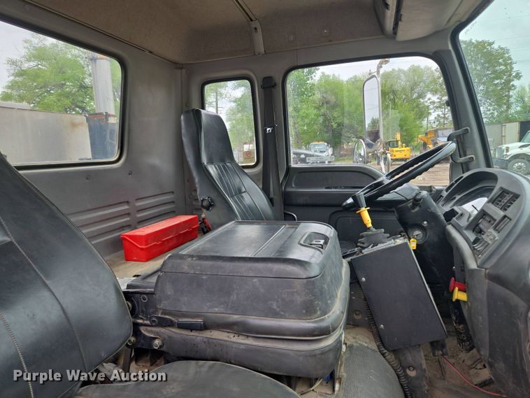 image for item EM7173 2004 GMC  T7500 dump truck