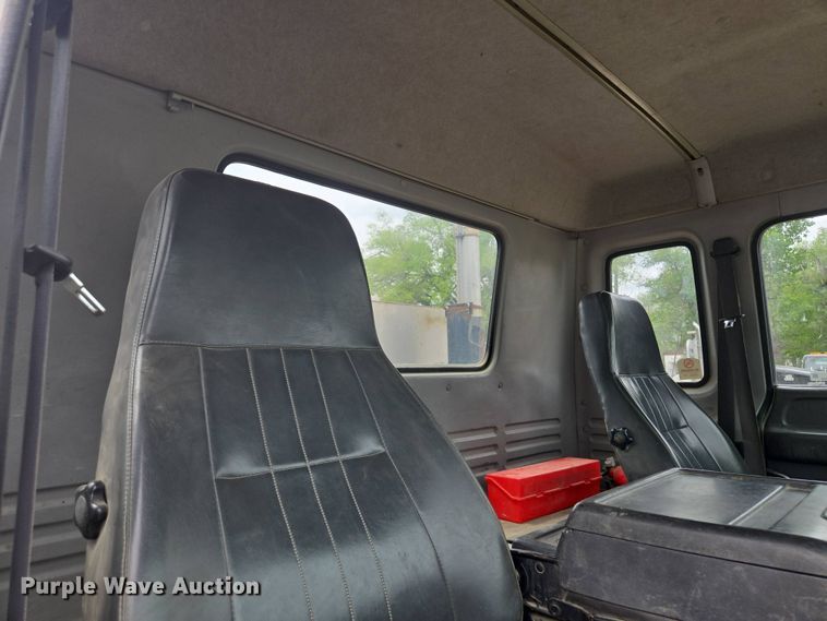 image for item EM7173 2004 GMC  T7500 dump truck