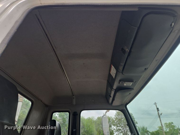 image for item EM7173 2004 GMC  T7500 dump truck