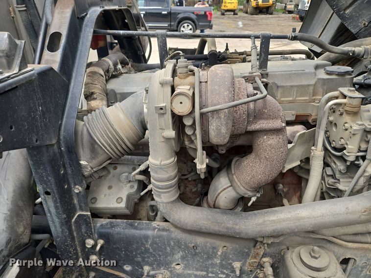 image for item EM7173 2004 GMC  T7500 dump truck